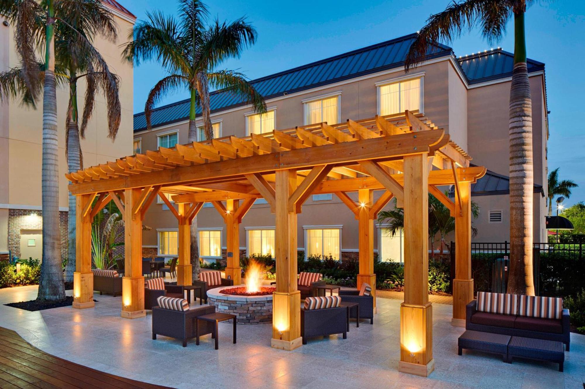 Courtyard By Marriott Sarasota At University Town Center Desoto Lakes Exterior foto